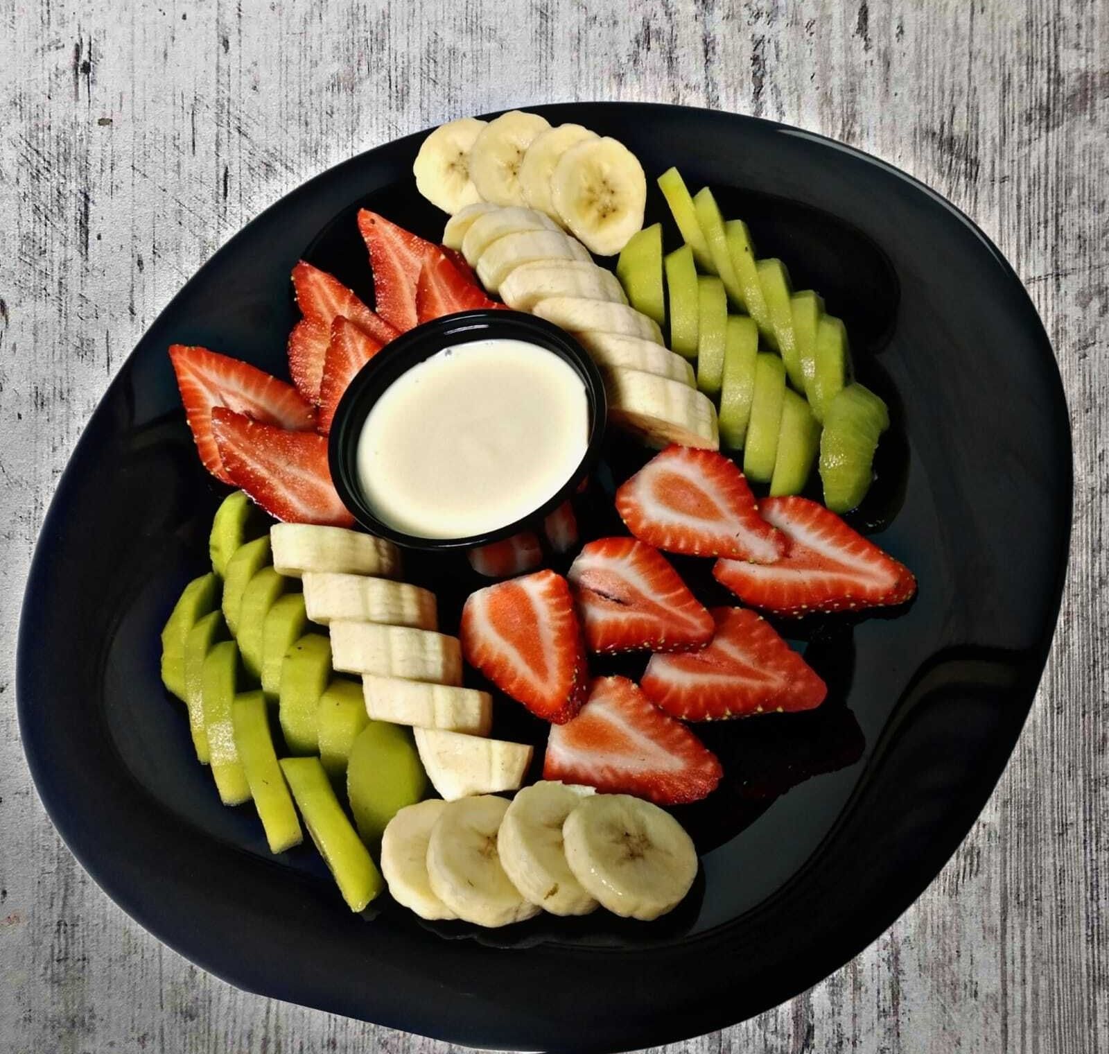 Beyaz Çikolatalı Meyve Tabağı